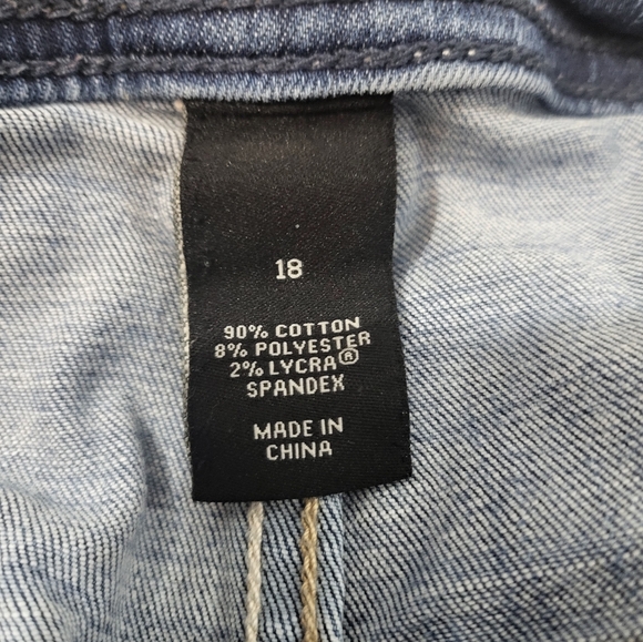 Lane Bryant Genius Fit Distressed Crop Blue Jeans Medium Wash size 18 - Picture 9 of 13